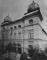 Svícen z vypálené synagogy se vrátil