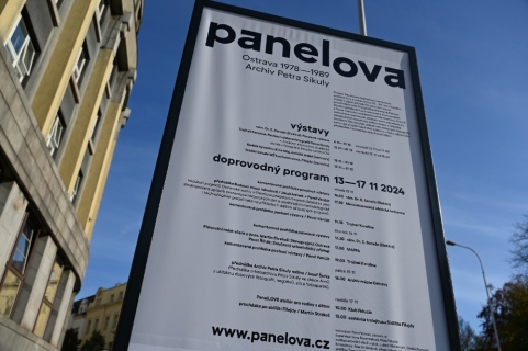 Projekt PanelOVA. Web a dvě výstavy