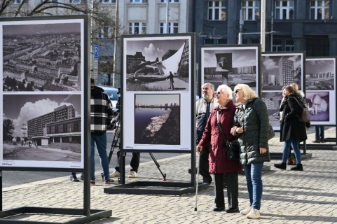 Projekt PanelOVA. Web a dvě výstavy