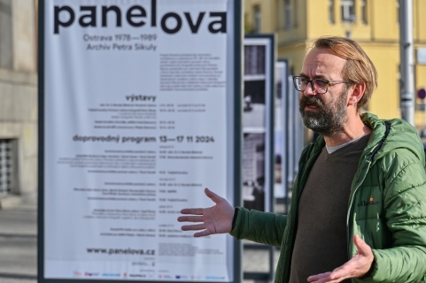 Projekt PanelOVA. Web a dvě výstavy