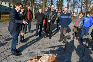 Fajnové sluneční hodiny v Porubě i geologická stezka na Slezské